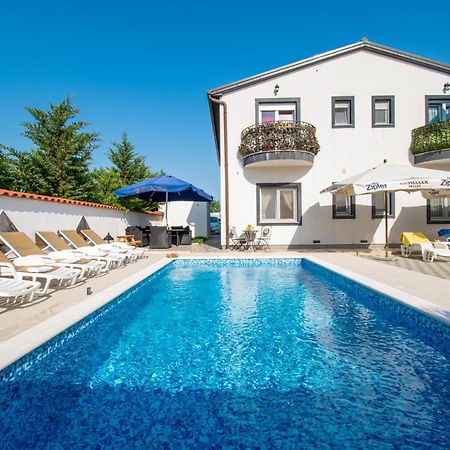 Apartments With Pool In Pula,Croatia Экстерьер фото