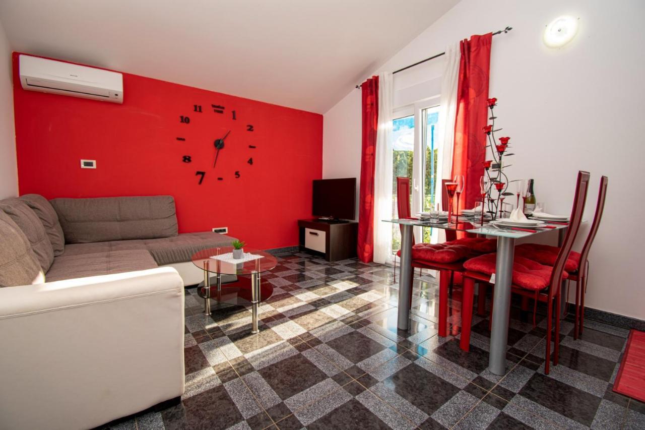 Apartments With Pool In Pula,Croatia Экстерьер фото