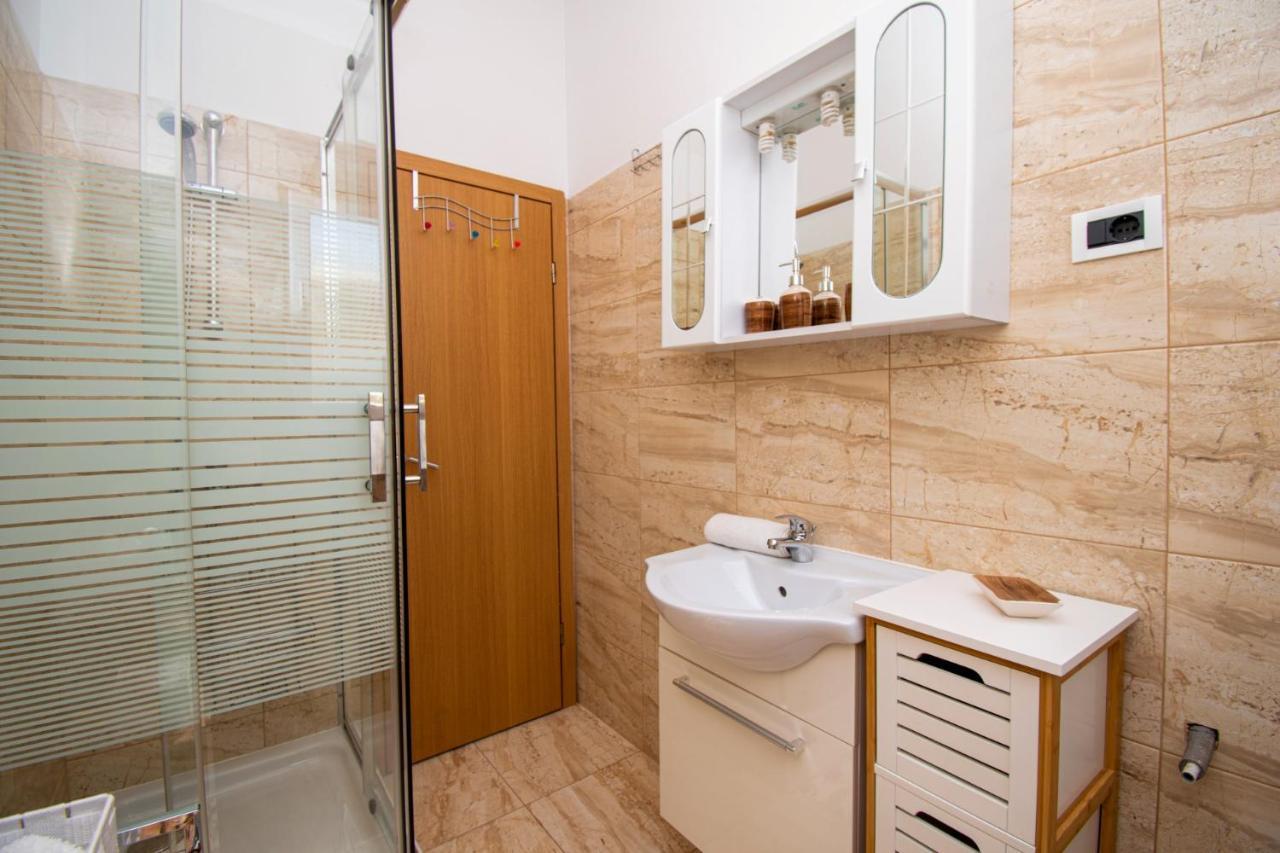 Apartments With Pool In Pula,Croatia Экстерьер фото