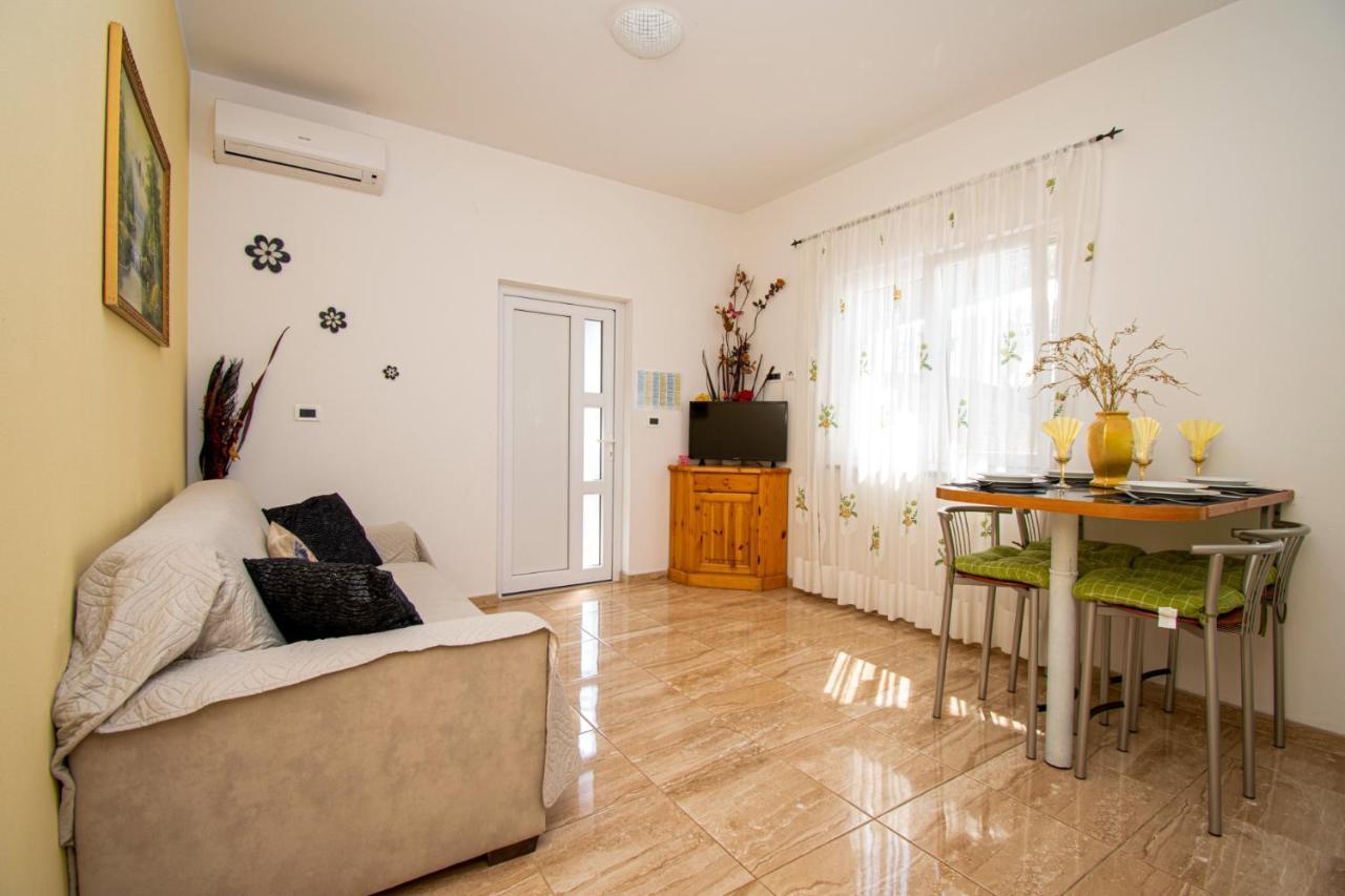 Apartments With Pool In Pula,Croatia Экстерьер фото