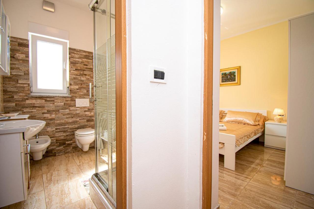 Apartments With Pool In Pula,Croatia Экстерьер фото