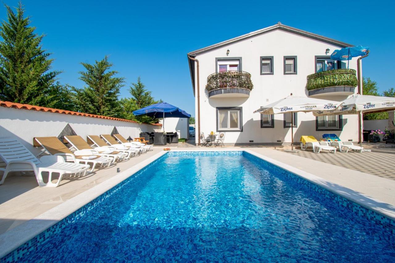 Apartments With Pool In Pula,Croatia Экстерьер фото