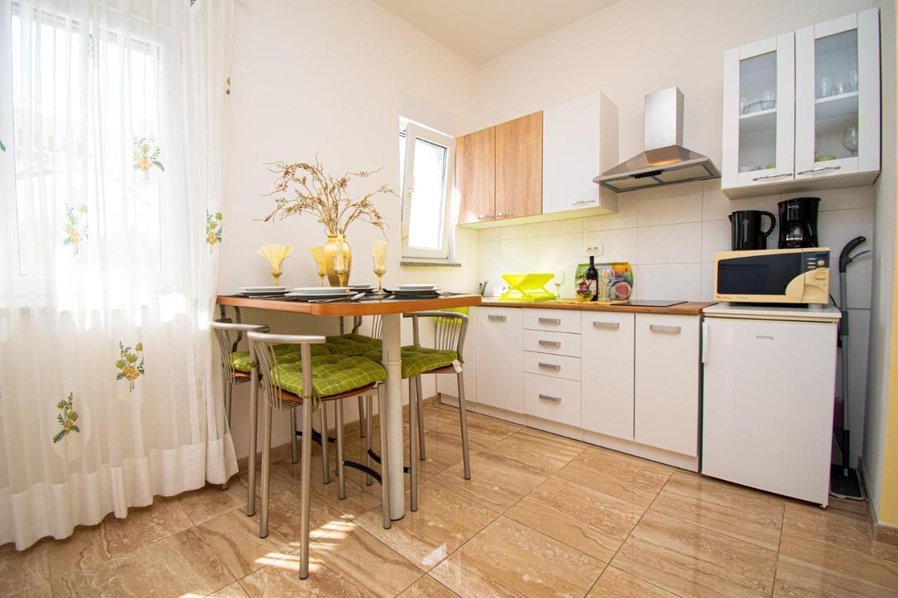 Apartments With Pool In Pula,Croatia Экстерьер фото