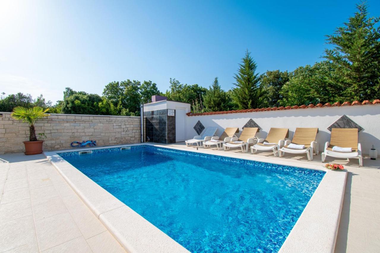 Apartments With Pool In Pula,Croatia Экстерьер фото