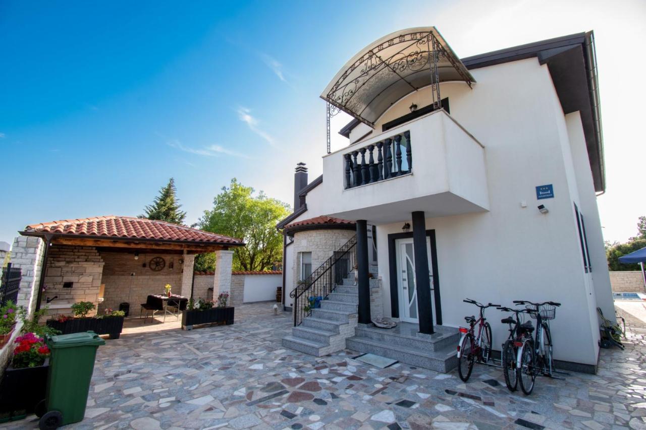 Apartments With Pool In Pula,Croatia Экстерьер фото