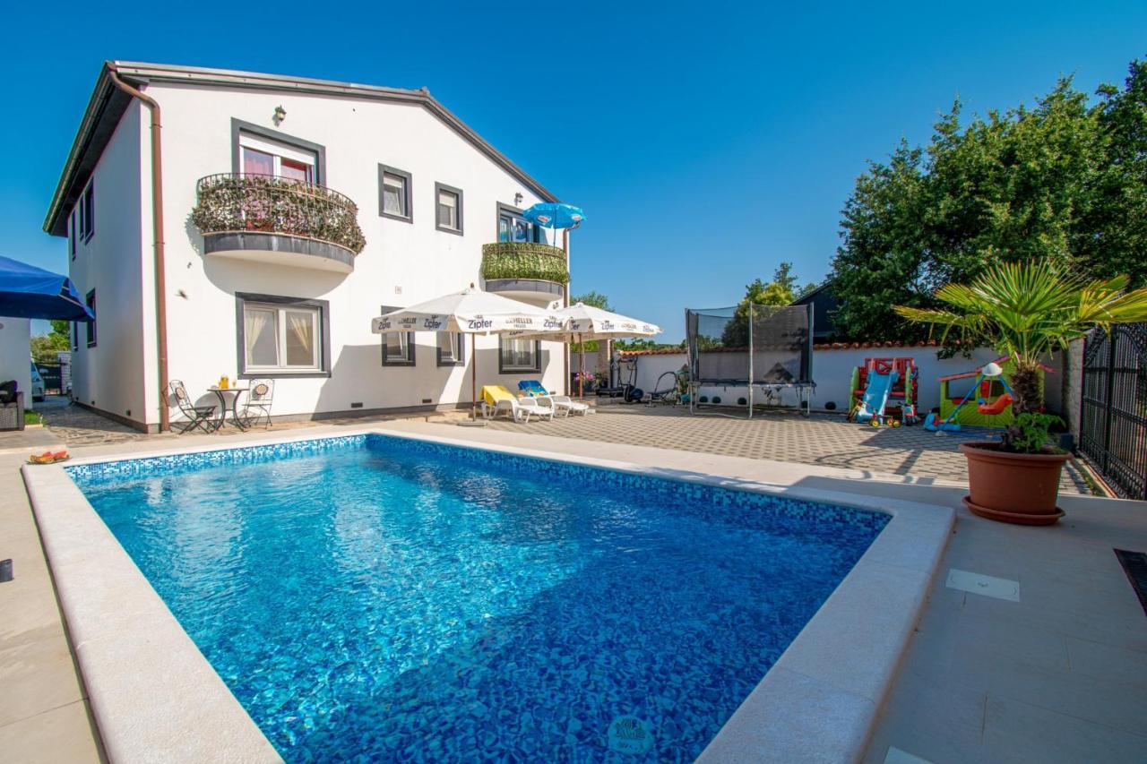 Apartments With Pool In Pula,Croatia Экстерьер фото