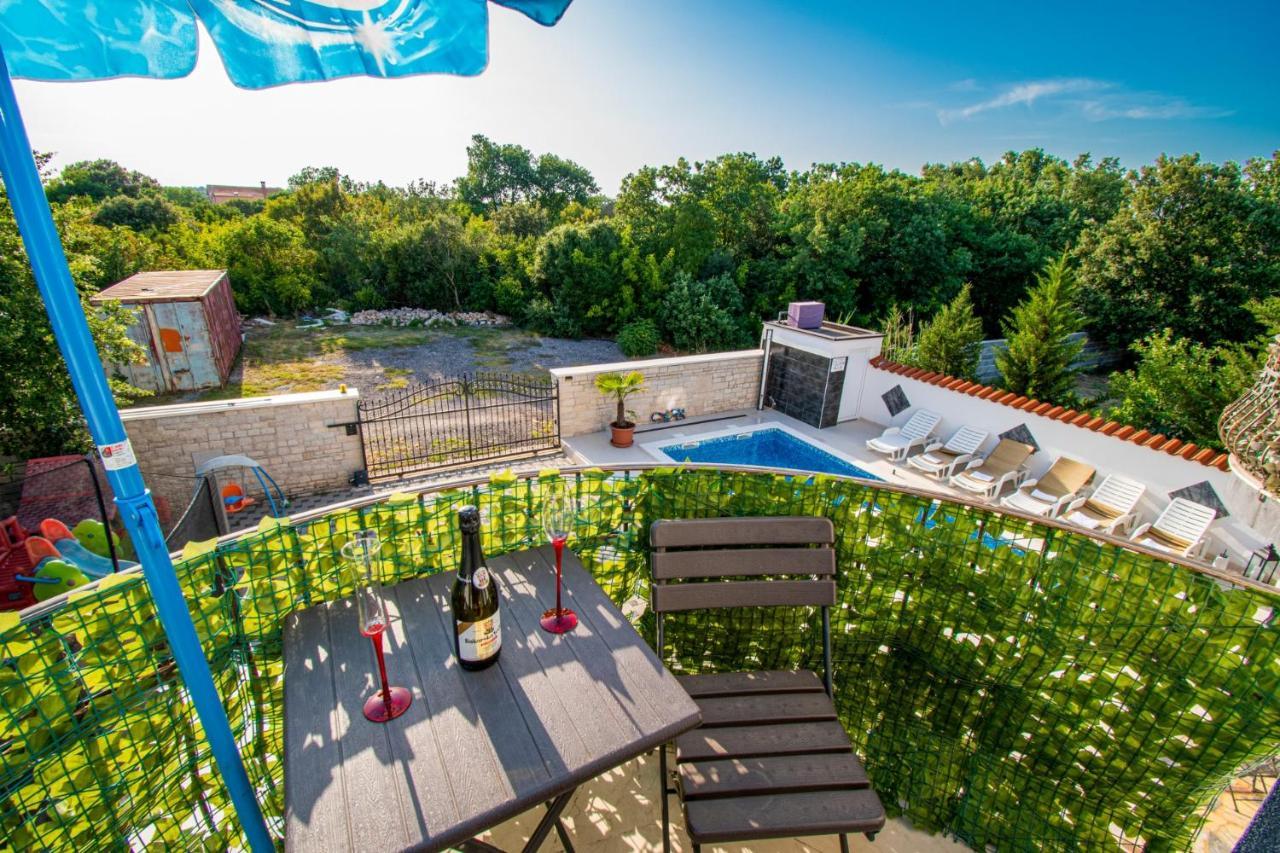 Apartments With Pool In Pula,Croatia Экстерьер фото