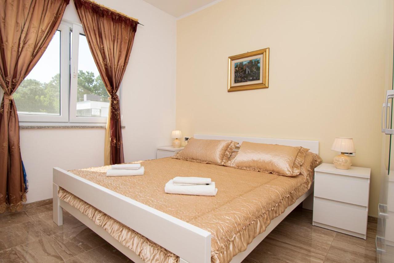 Apartments With Pool In Pula,Croatia Экстерьер фото