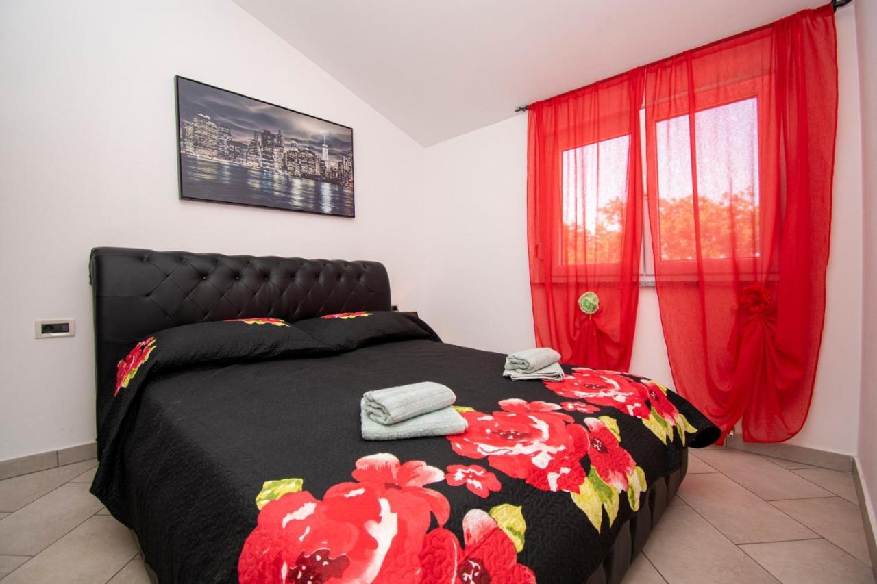 Apartments With Pool In Pula,Croatia Экстерьер фото