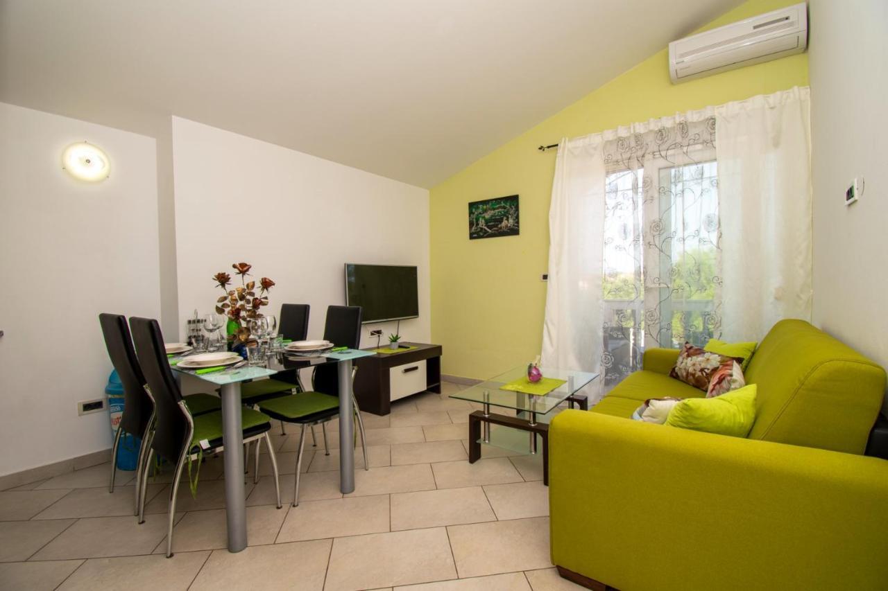 Apartments With Pool In Pula,Croatia Экстерьер фото