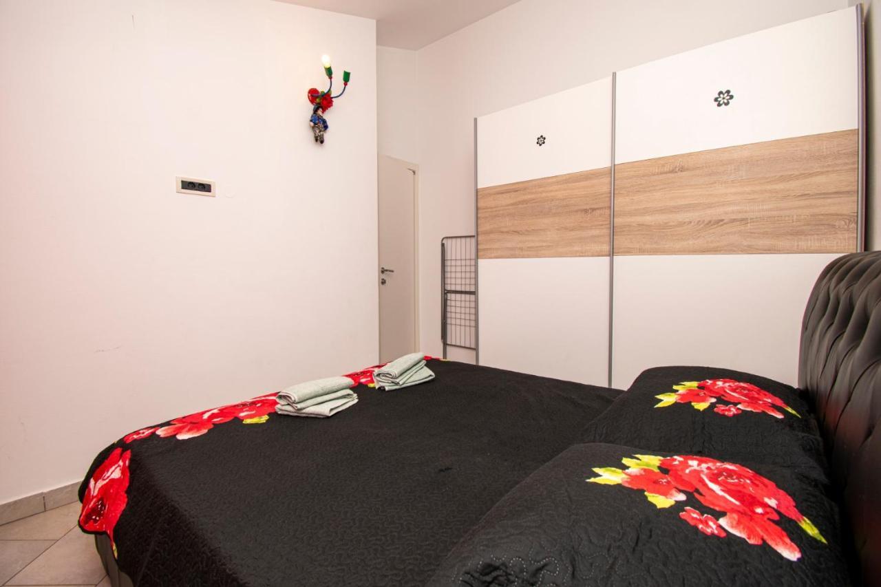Apartments With Pool In Pula,Croatia Экстерьер фото