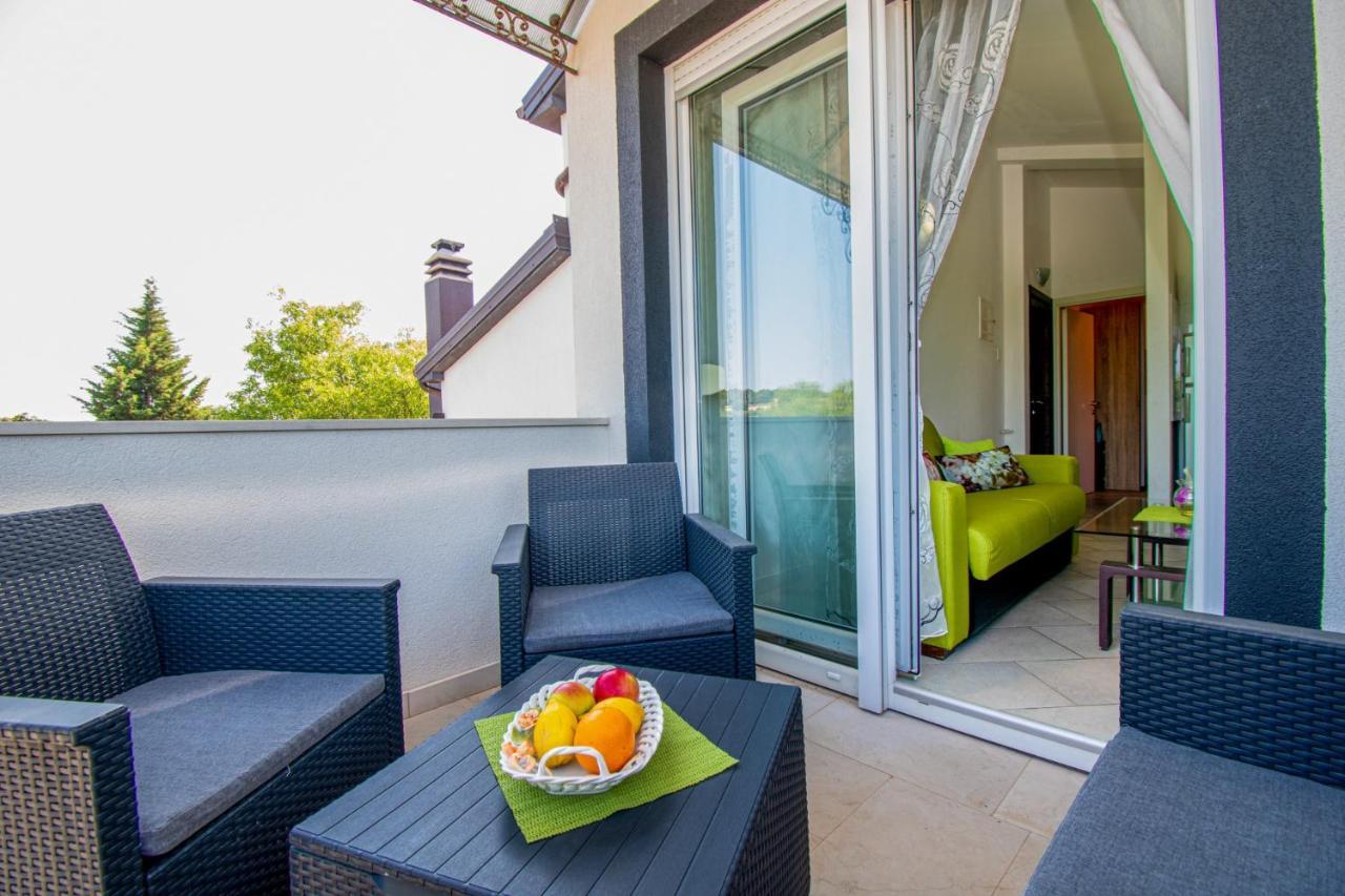 Apartments With Pool In Pula,Croatia Экстерьер фото