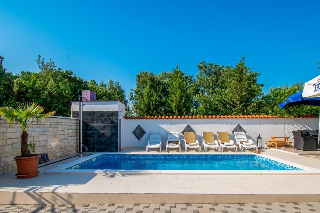 Apartments With Pool In Pula,Croatia Экстерьер фото