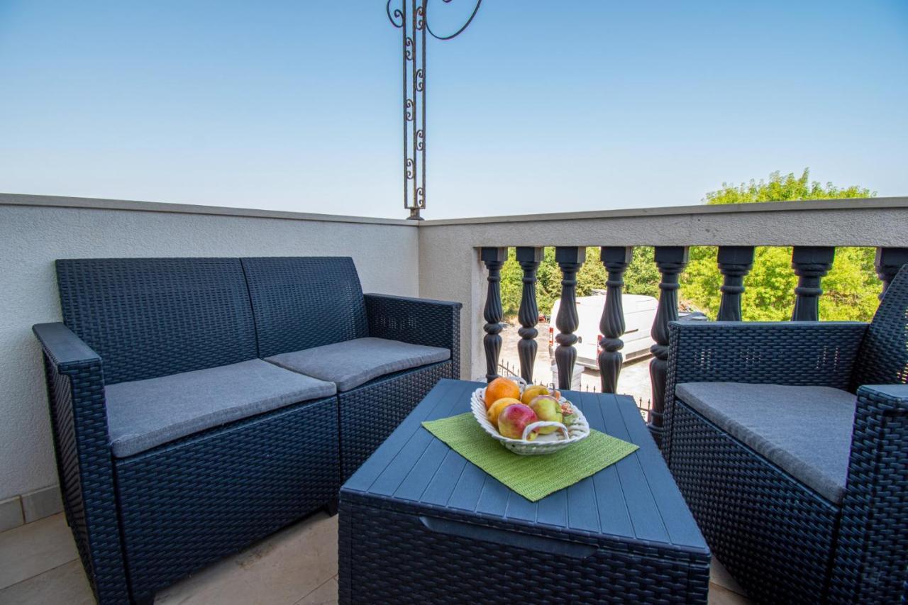 Apartments With Pool In Pula,Croatia Экстерьер фото