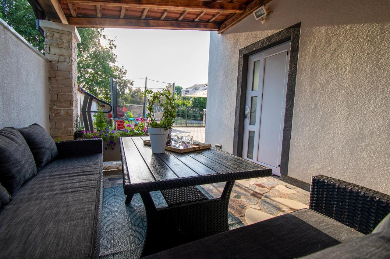 Apartments With Pool In Pula,Croatia Экстерьер фото